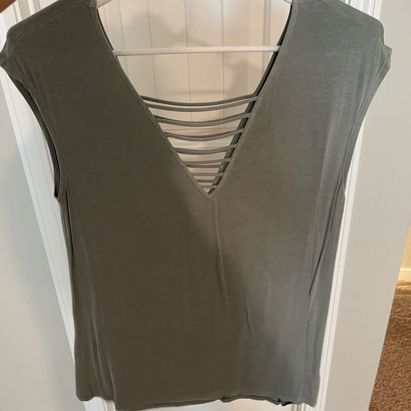 Women’s Tee - Picture 1 of 3